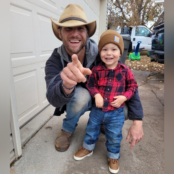 Meet your Posher, Hannah - Picture 2 of 2